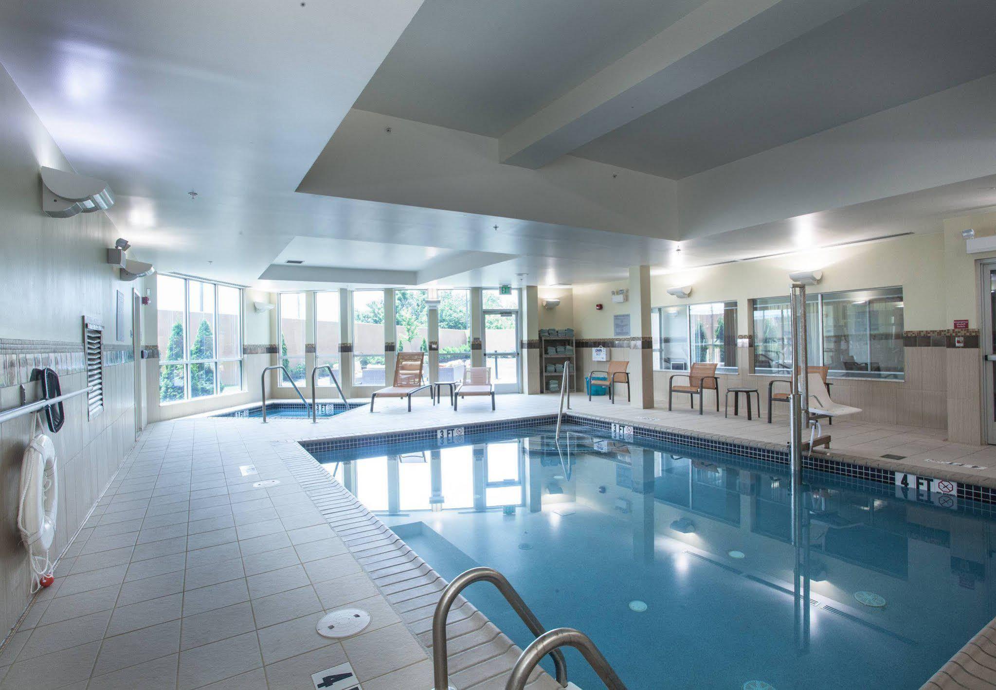 Courtyard By Marriott York Hotel Exterior foto