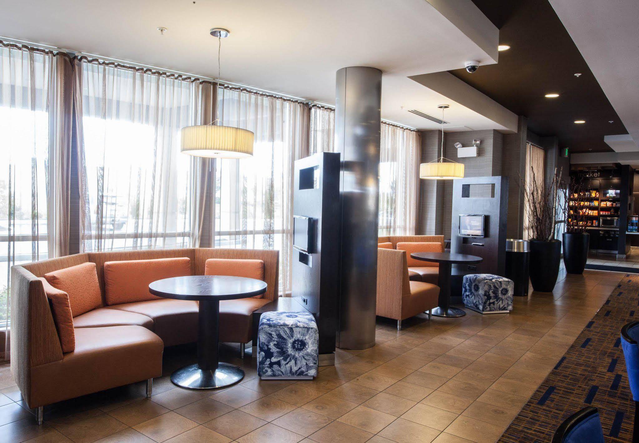Courtyard By Marriott York Hotel Exterior foto