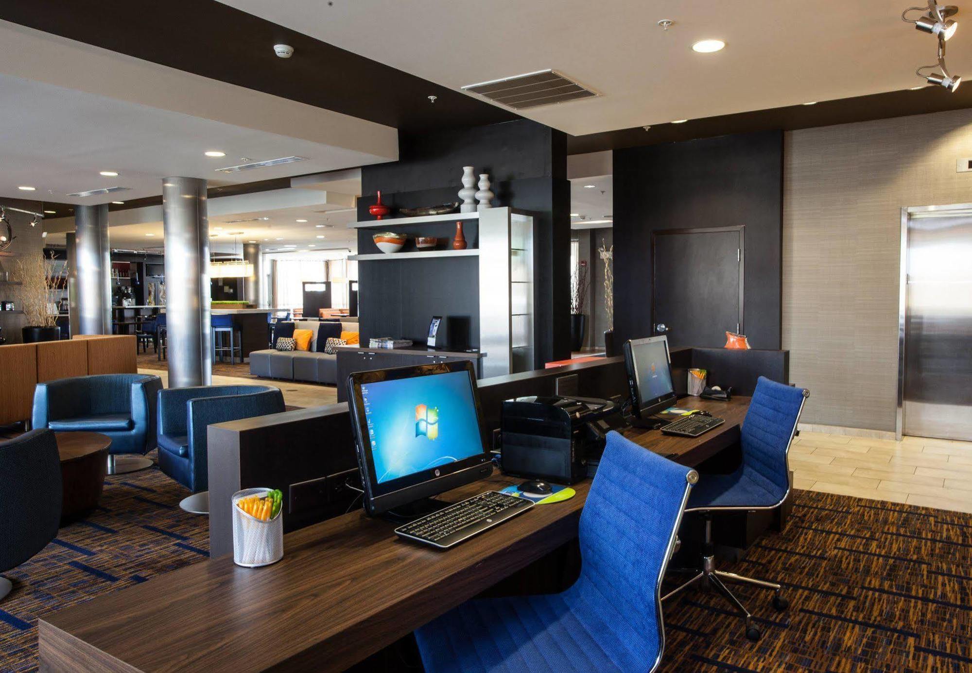 Courtyard By Marriott York Hotel Exterior foto